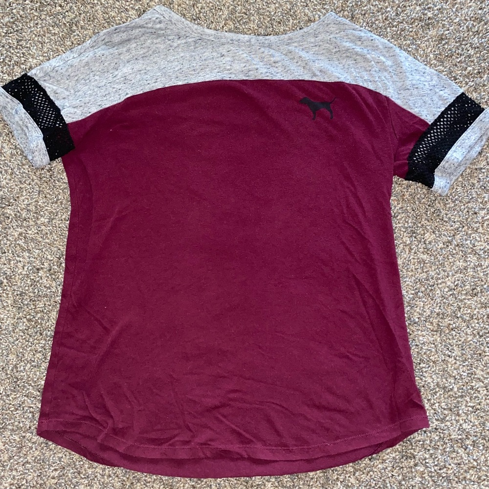 maroon lounge pink vs t shirt ❤️❤️